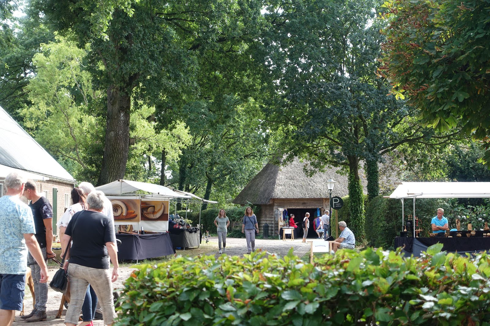 Kunstmarkt Wezup stands op het Westeinde