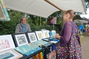Impressie foto kunstmarkt Wezup Drenthe 2019 schilderkunst Heidi Luchies