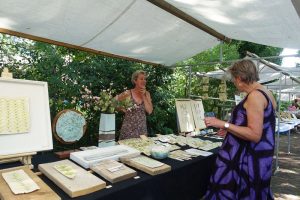 Bekijk Kunstmarkt Wezup foto's van 2022” width=